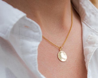 Kleine Goldmünze Halskette, zierliche Gold Disc Anhänger Halskette, Minimalist Layering Halsketten für Frauen ideal für jeden Tag