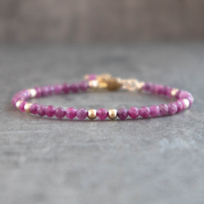 Ruby armband, huwelijksverjaardagsgeschenken, Ruby Birthstone armband voor vrouwen in goud, zilver en roségoud, Ruby sieraden afbeelding 1