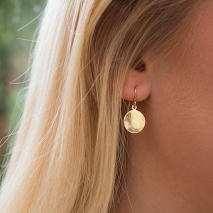 Boucles d'oreilles en or martelé, Boucles d'oreilles minimalistes en forme de disque rempli d'or pour femme, Boucles d'oreilles en or rose, Cadeaux pour elle 14K Gold Filled