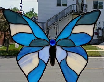 Beau vitrail papillon, bleu, blanc, fait main,