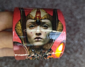 Bracelet manchette en carton portrait de femme fantastique en collage papier "LEIA"