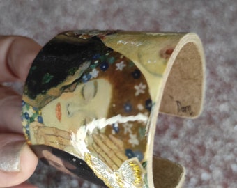 Cardboard cuff bracelet portrait of women and KLIMT painter couple in cut-out paper collage with butterflies "AMORE"