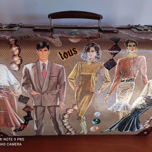Vintage gouden koffer, jaren '80 mode, papieren collage, decoratieve koffer, diverse opbergruimte, handgemaakt, originele decoratie, kunst en decoratie, vintage bagage, uniek