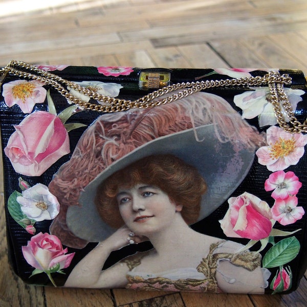 Sac 1900 en cuir aspect peau de serpent noir avec collage papier mode au chapeau "PINK"