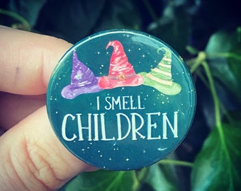 I smell children button badge, Salem Witches