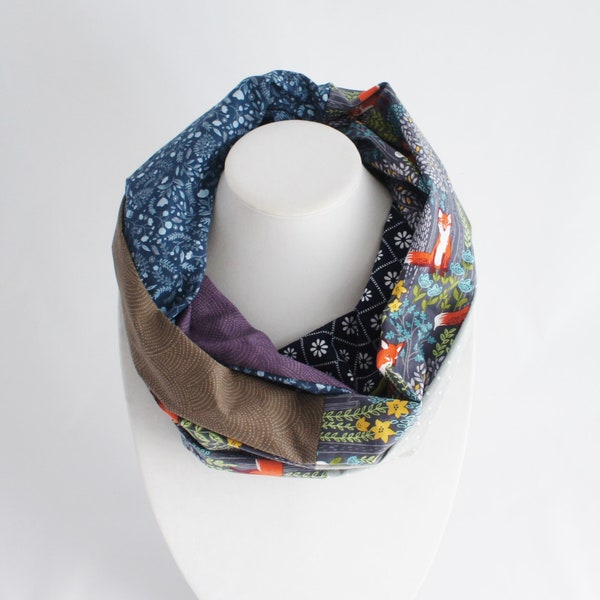 Infinity scarf with foxes / Scarf with foxes / / Patchwork scarf / fall scarf / cotton scarf / woman scarf /   