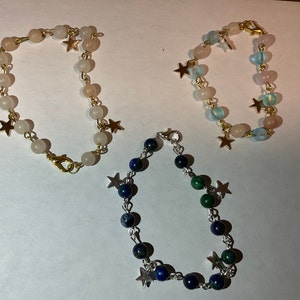 Kristall- och stjärnberlockarmband, olika kristaller och metallval, specifika mått