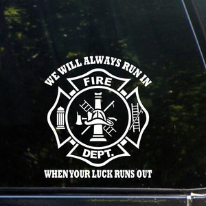Puede incluir: Calcomanía de vinilo blanco con un logotipo de bomberos y el texto "We will always run in when your luck runs out".
