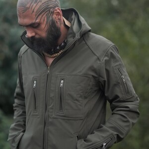 Olive green men’s winter jacket with removable hood – windproof soft shell design.