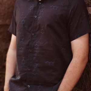 Men&#39;s Psychedelic Molecule Print Cotton Shirt: Unique Artwear