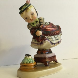 Lefton Little Miss Muffet Figurine Hand Painted Lefton Napco 1106