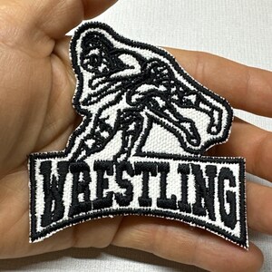 I WRESTLE 女性射撃ダブルスモール白黒パッチ（レターマンジャケット、バックパック、スポーツバッグ、ギア用）