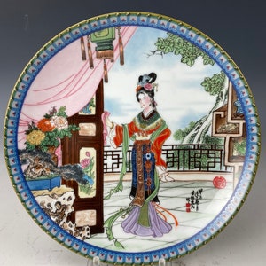 A Chinese Famille Rose Porcelain Plate of Dream of the Red Chamber XiFeng