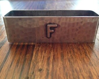 Antiguo anillo para servilletas LeBolt Arts & Crafts de plata esterlina martillado a mano "F" mono