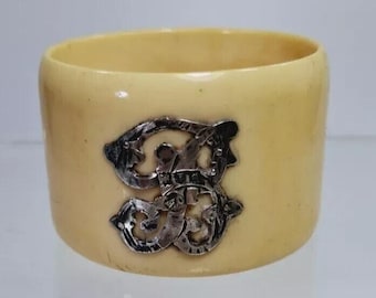 アンティーク 英国製 アイボリー セルロイド スターリングシルバー ナプキンリング「B」イニシャルD 1899年