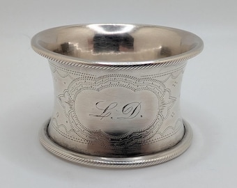 Servilletero francés antiguo de plata 950 con las iniciales "LD" grabadas alrededor de 1920
