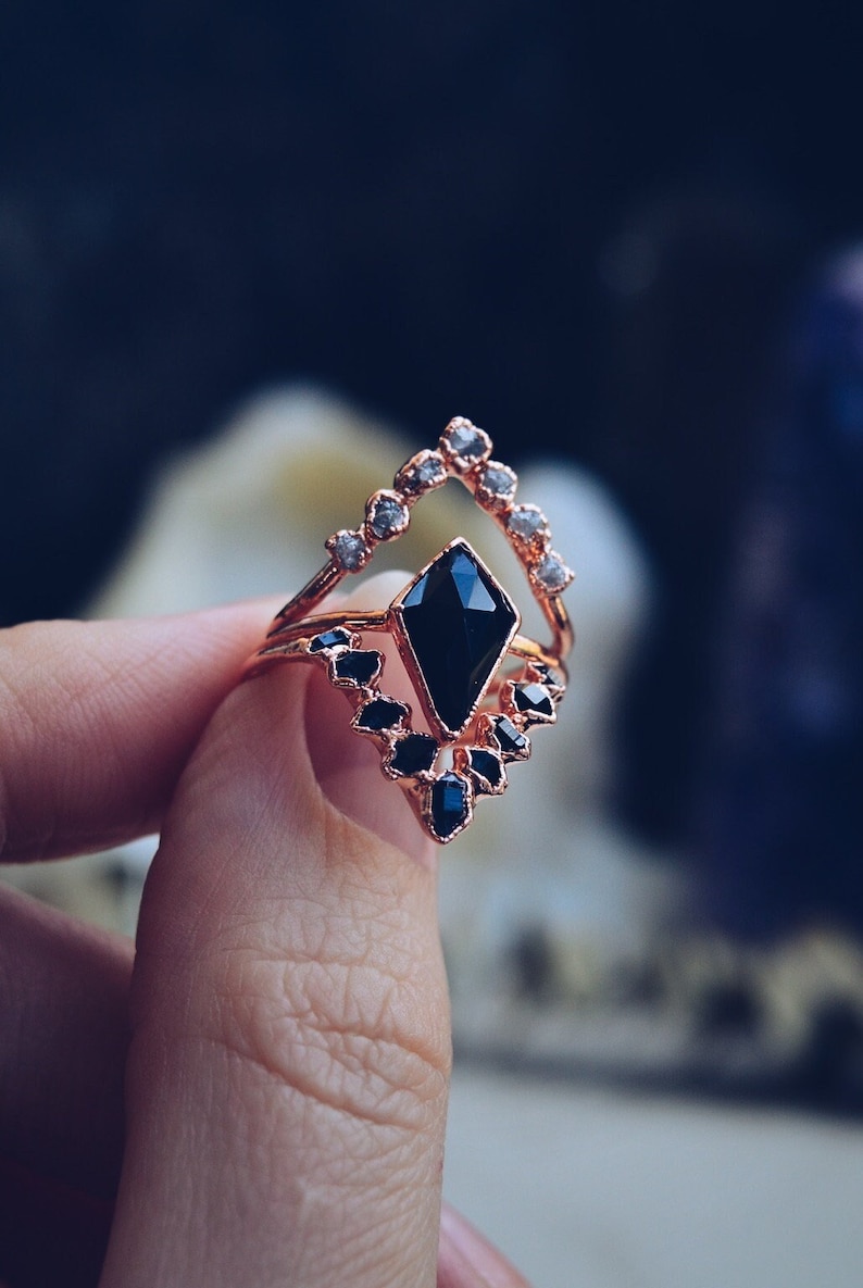 Black onyx kite ring set, copper onyx ring, copper gemstone ring, alternative engagement ring, electroformed wedding set, raw ring image 1