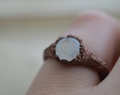 Moonstone cabochon electroplated copper ring· midi ring · stacking · raw crystal jewellery · electroformed · semi precious size 5.5