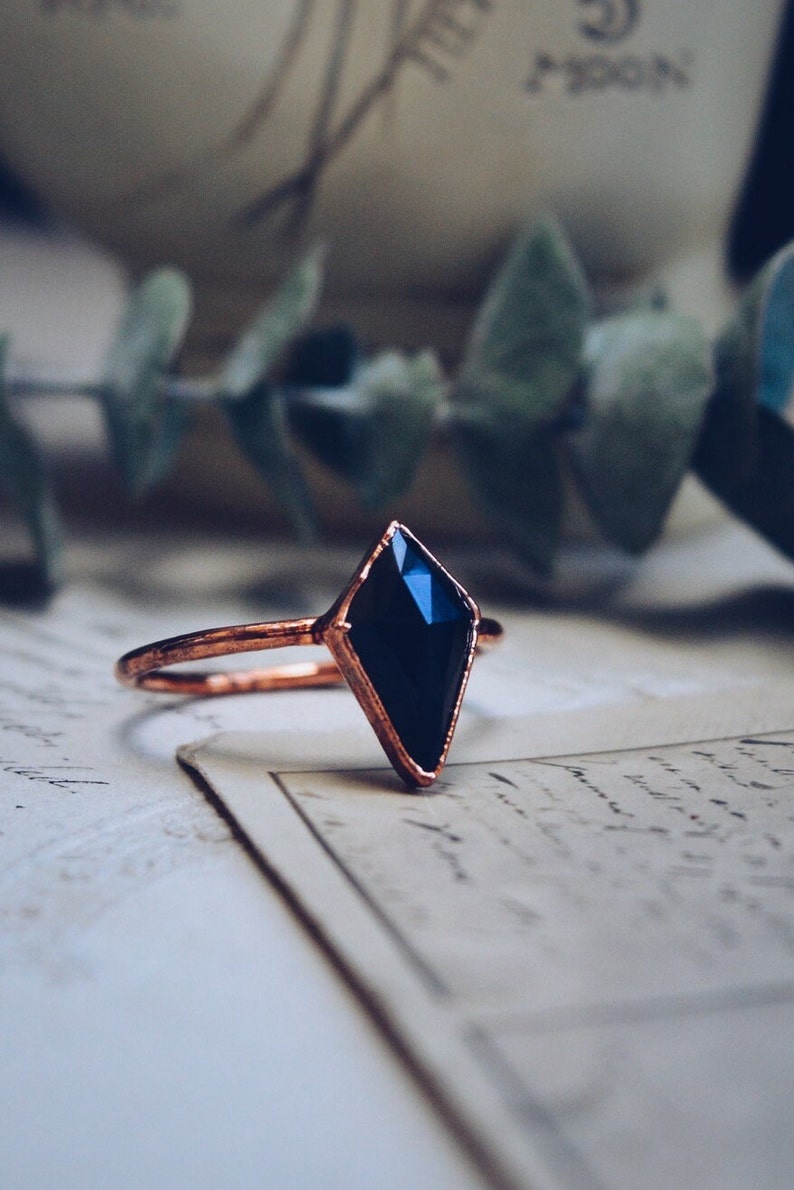 Black onyx kite ring set, copper onyx ring, copper gemstone ring, alternative engagement ring, electroformed wedding set, raw ring image 4