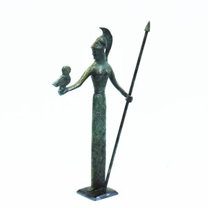 Déesse Athéna casquée avec sa chouette et une lance Statue en bronze Symbole de sagesse, d'artisanat, de guerre et de stratégie Grèce antique image 2