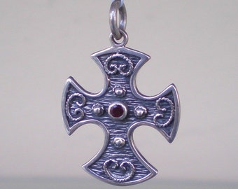 Doppelseitiges byzantinisches Silberkreuz mit Rubin und Smaragd - Hochwertiges Einzelstück