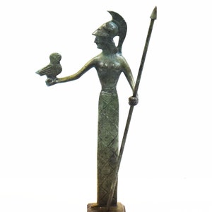 Déesse Athéna casquée avec sa chouette et une lance Statue en bronze Symbole de sagesse, d'artisanat, de guerre et de stratégie Grèce antique image 1