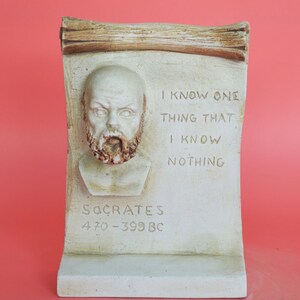 Socrates Relief with Quote &quot;I know one thing that I know nothing&quot; Desktop Decoration Words of Wisdom Ancient Greek Philosophers Sayings