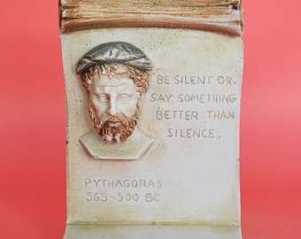 Relieve de Pitágoras con cita Escultura decorativa de escritorio Pitágoras de Samos Matemático y filósofo griego antiguo Teorema de Pitágoras