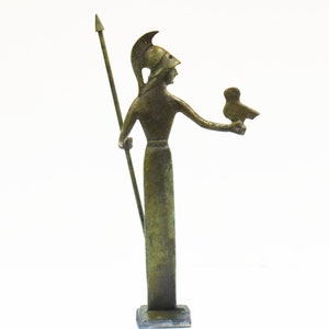 Déesse Athéna casquée avec sa chouette et une lance Statue en bronze Symbole de sagesse, d'artisanat, de guerre et de stratégie Grèce antique image 5