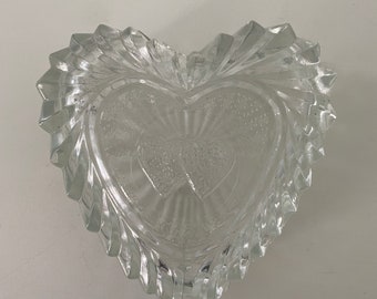 Vintage Heart Shaped Ring Box Valentine/'s Day Gift Clear Glass Trinket Box