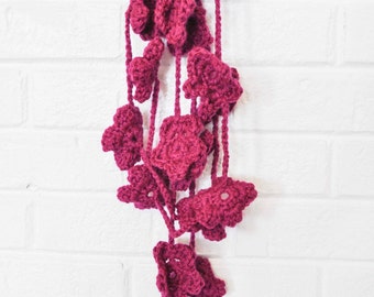 Knitted Flowered Necklace