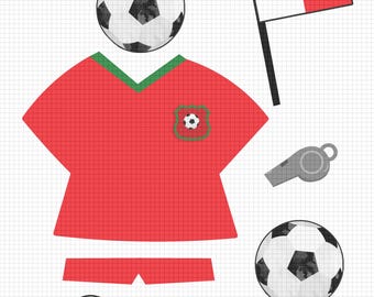 Könnte beinhalten: Digitale Illustration eines Fußball-Verkleidungskits. Das Set enthält ein rotes Fußballtrikot und Shorts, Fußballschuhe, zwei Fußbälle, eine Schiedsrichterfahne und eine Pfeife. Der Text "Soccer Disguise Dress Up Kit" steht oben.