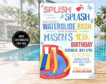 Puede incluir: Una tarjeta de invitación de cumpleaños rectangular con una ilustración de un tobogán de agua inflable rojo y amarillo, una pelota de playa y salpicaduras de agua azules. El texto dice: SPLISH SPLASH JOIN US FOR A WATERSLIDE BASH AS WE CELEBRATE MASON'S 10th BIRTHDAY.