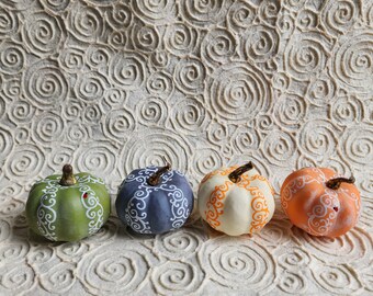 Mini calabazas rústicas, pintadas a mano, mariquita, color crema, morado, verde, naranja, decoración otoñal.