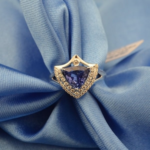 Trillion-Cut Tanzanite Diamond Ring in 18k White Gold Engagement Wedding Birthday Anniversary Valentine&#39;s
