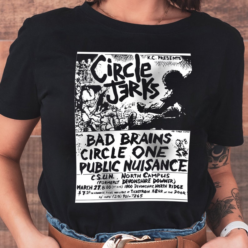 Pu&ograve; includere: Stampa grafica in bianco e nero di un poster di un concerto per Circle Jerks, Bad Brains e Circle One. Il poster pubblicizza uno spettacolo al C.S.U.N. North Campus (ex Devonshire Downer) il 27 marzo 1982. Il poster include il testo "K.C. Presents" e "Plus".