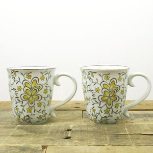 2 Vintage Floral Coffee Mugs for a Retro Kitchen or Mother&#39;s Day Gift. Retro Yellow and Brown Floral Mugs - Perfect for tea lovers!