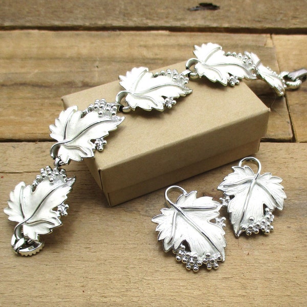 Vintage Sarah Coventry Whispering Leaves Bracelet and Earrings. Beautiful Winter Jewelry Set.