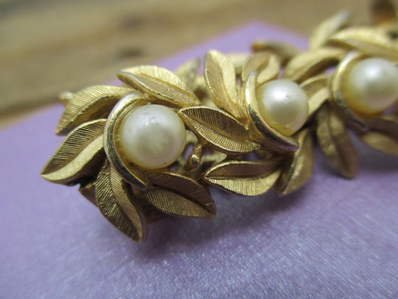 1970s Avon Faux Pearl Gold Leaf Bracelet . - image 4