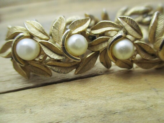 1970s Avon Faux Pearl Gold Leaf Bracelet . - image 5