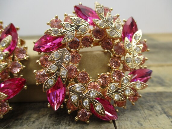 Pair of Matching Vintage Brooches in Shades of Pi… - image 4