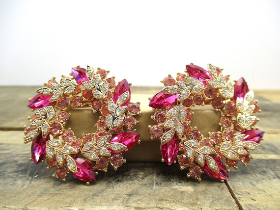 Pair of Matching Vintage Brooches in Shades of Pi… - image 1