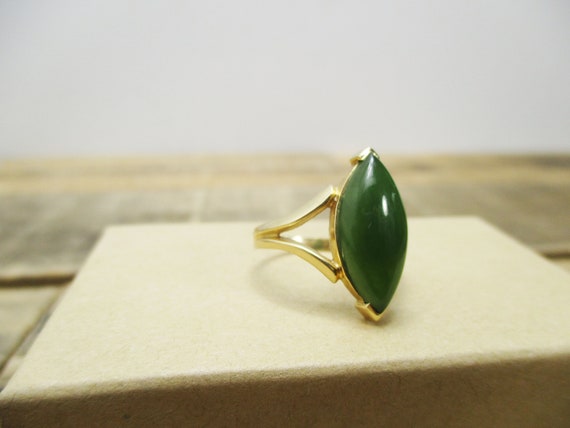 Vintage 14k Gold and Jade Ring - Size 7.5 Ring - … - image 3