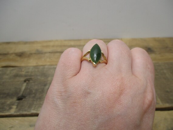 Vintage 14k Gold and Jade Ring - Size 7.5 Ring - … - image 6