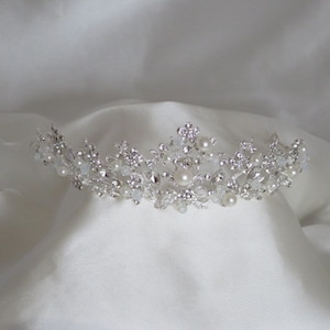 Tiara de perlas y diamantes de imitación con cristales, tiara de boda plateada, tocado de media corona para graduación, velo de novia brillante, accesorios de boda brillantes