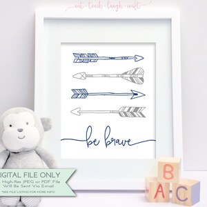 Être courageux avec flèches Tribal - Print de la chambre de bébé - bébé douche impression - BRICOLAGE signe imprimable - bleu marine, gris et blanc - 8 x 10 {TÉLÉCHARGEMENT INSTANTANÉ}
