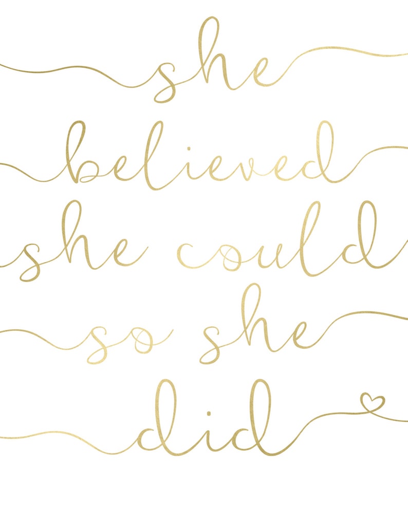 Tortenaufsatz „She Believed She Could So She Did“ – Goldglitzernd, 15 X 22 Cm – Für Abschlussfeiern 2025 – Partydeko Aus Hochwertigem Karton – 1 Stück Tortenaufsatz „She Believed She Could So She Did“ – Goldglitzernd, 15 X 22 Cm – Für Abschlussfeiern 2025 – Partydeko Aus Hochwertigem Karton – 1 Stück