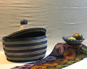 Gitzell FairTrade- Sweet grass lidded basket