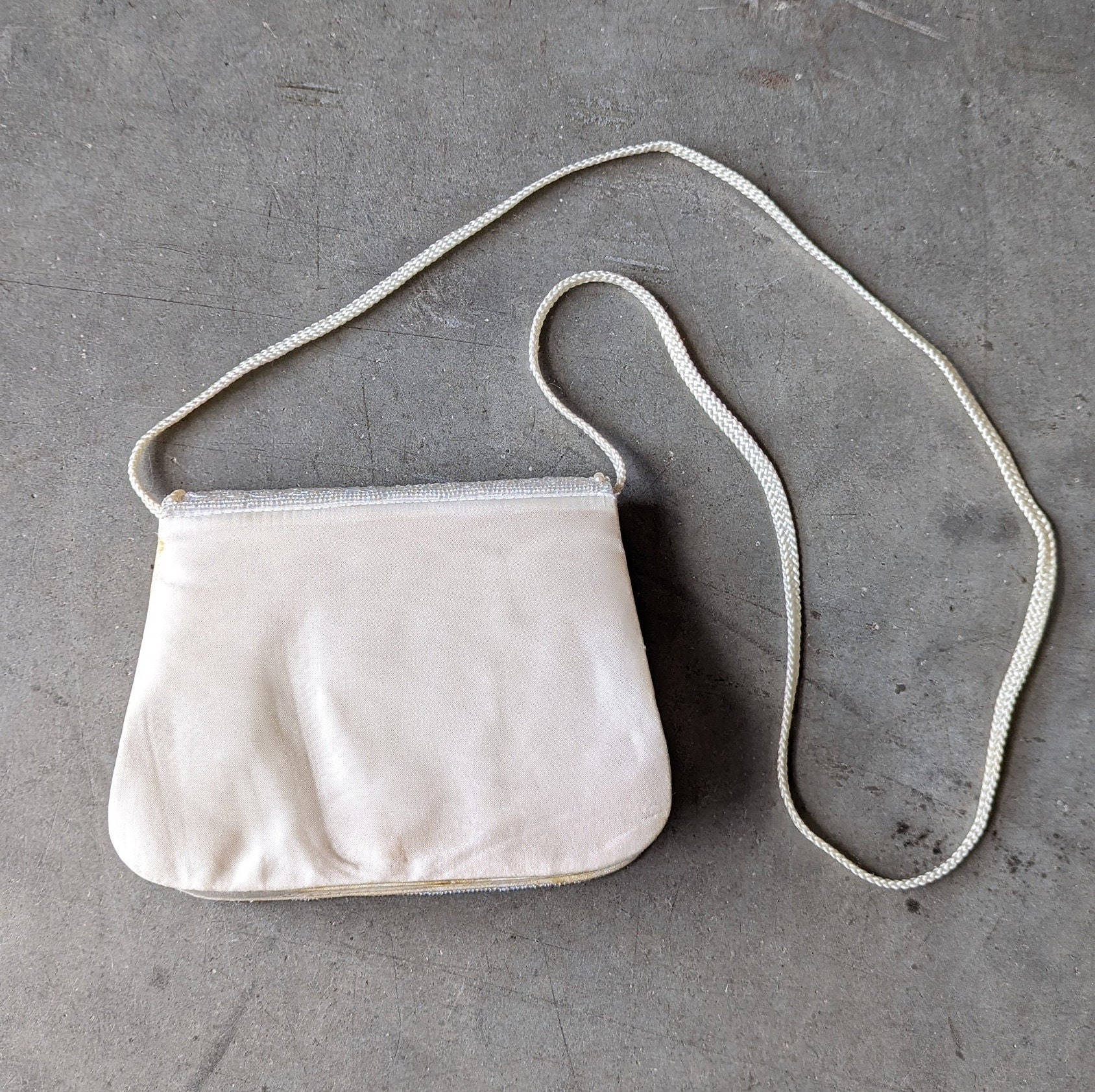 La Regale Vintage Ivory/White Beaded Handbag Coin Purse* - beyond exchange