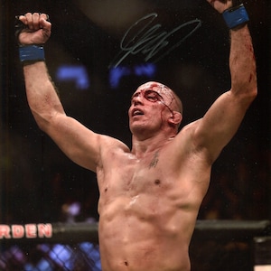 Georges St-Pierre UFC Hand Signed PSA/DNA authenticated 8x10 Photo.